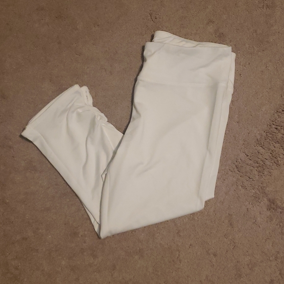 🟢2/$35🟢 Capri tights - Picture 1 of 4